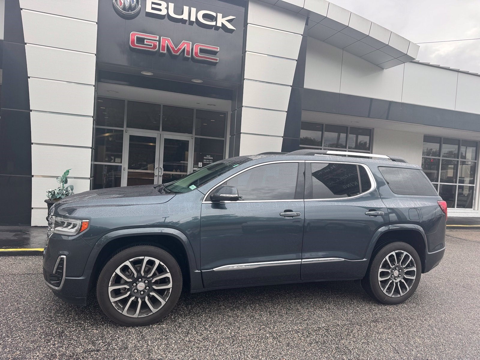 2020 GMC Acadia Denali