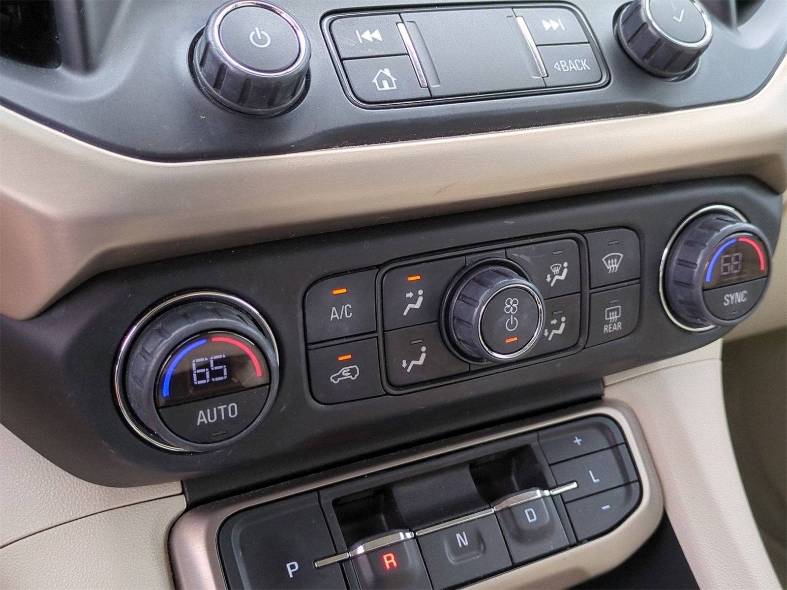 2022 GMC Acadia Denali