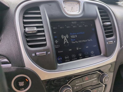 2022 Chrysler 300 Touring L