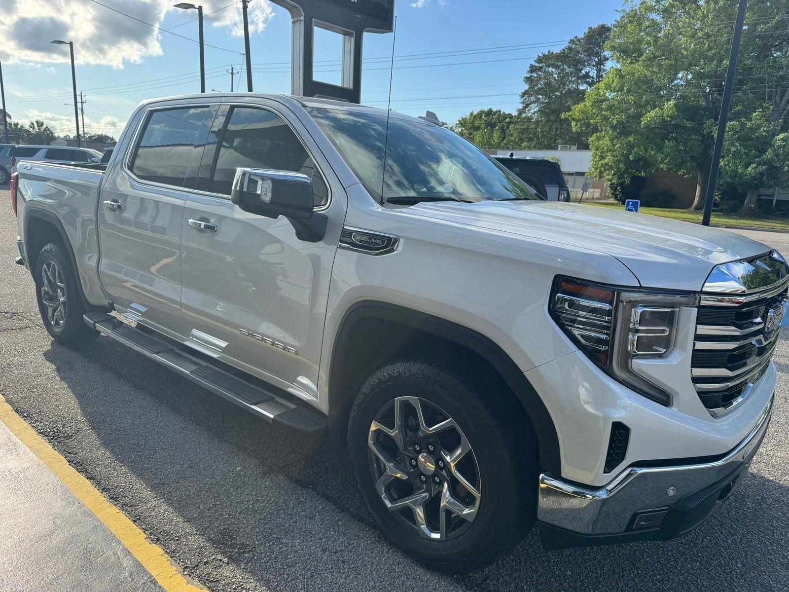 2024 GMC Sierra 1500 SLT