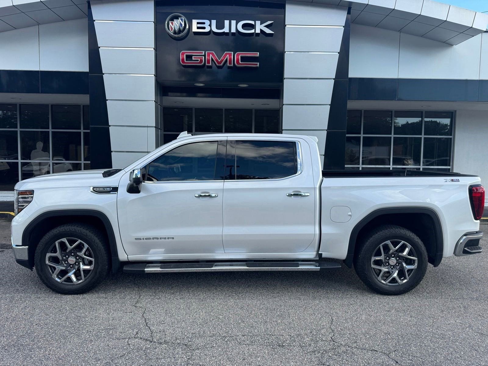 2024 GMC Sierra 1500 SLT