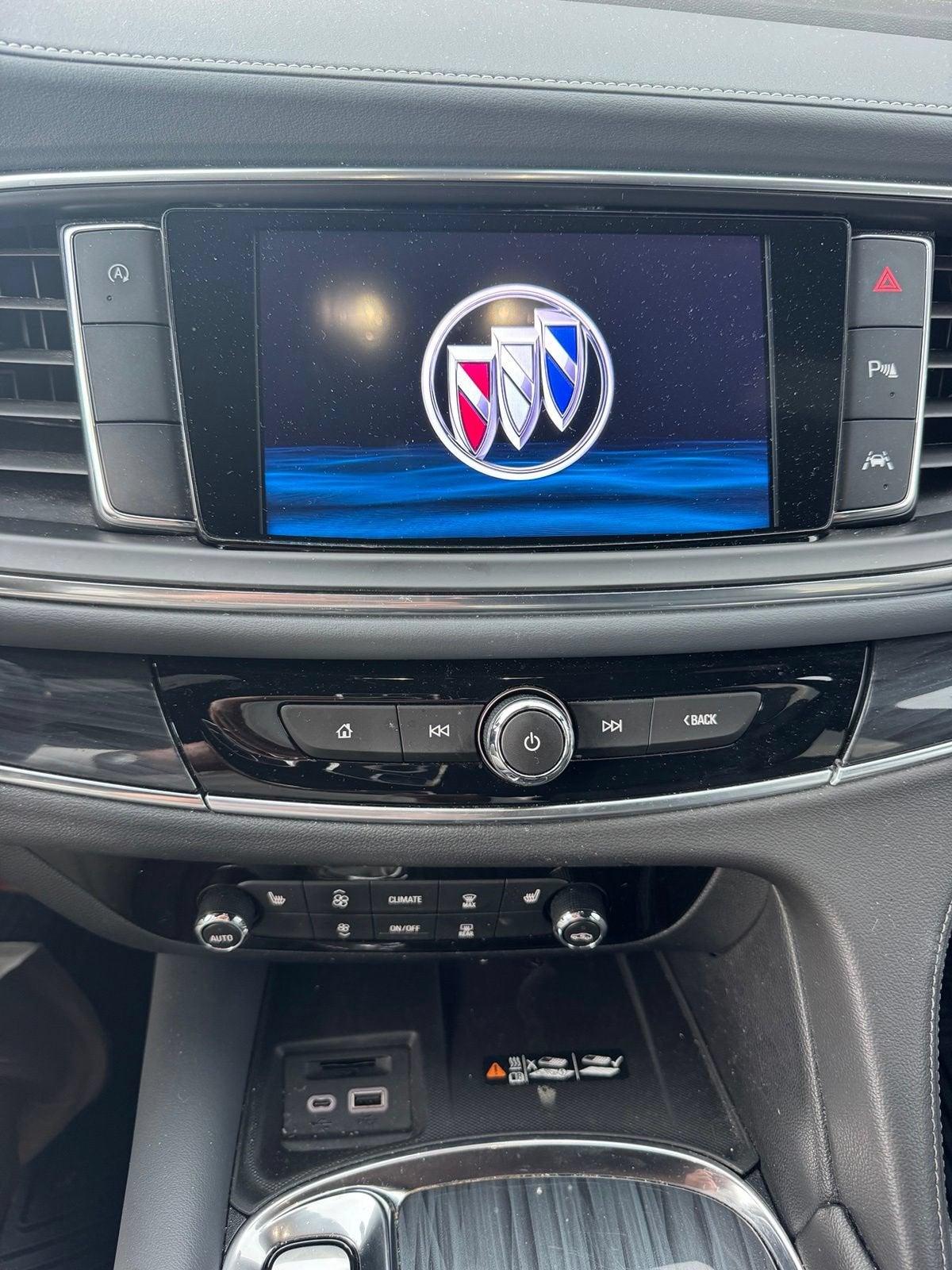 2023 Buick Enclave Essence