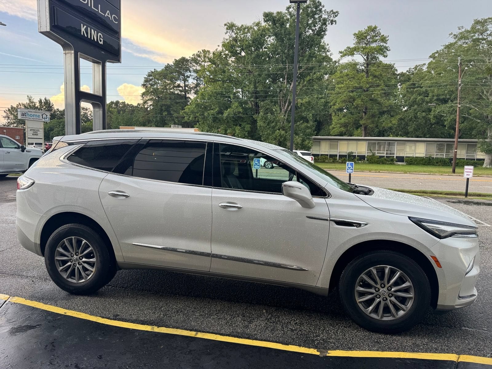 2023 Buick Enclave Essence