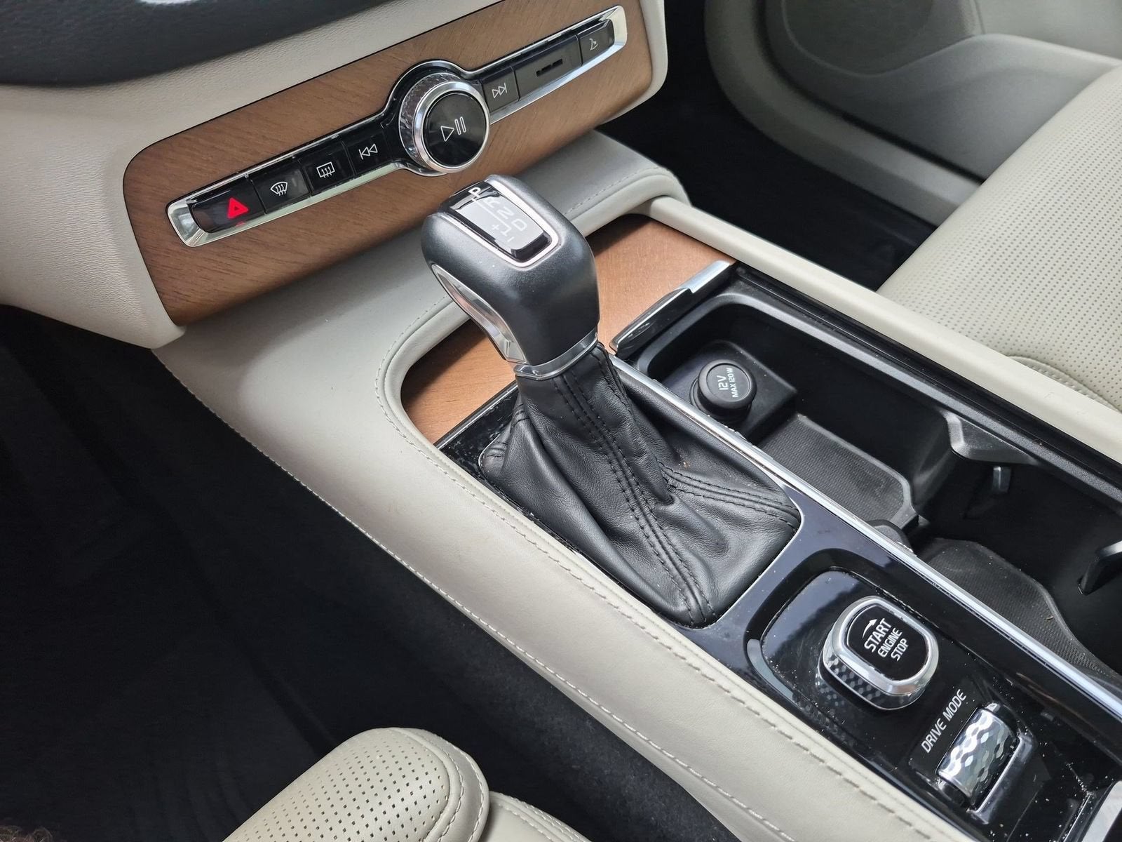 2020 Volvo XC90 T6 Inscription 7 Passenger